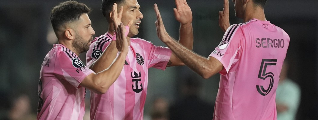 A nova camisola é uma homenagem a Messi A 100ª ligação!